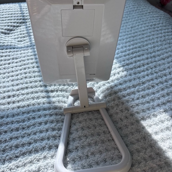 LED Vanity Mirror with Magnifying Attachment - Picture 5 of 7